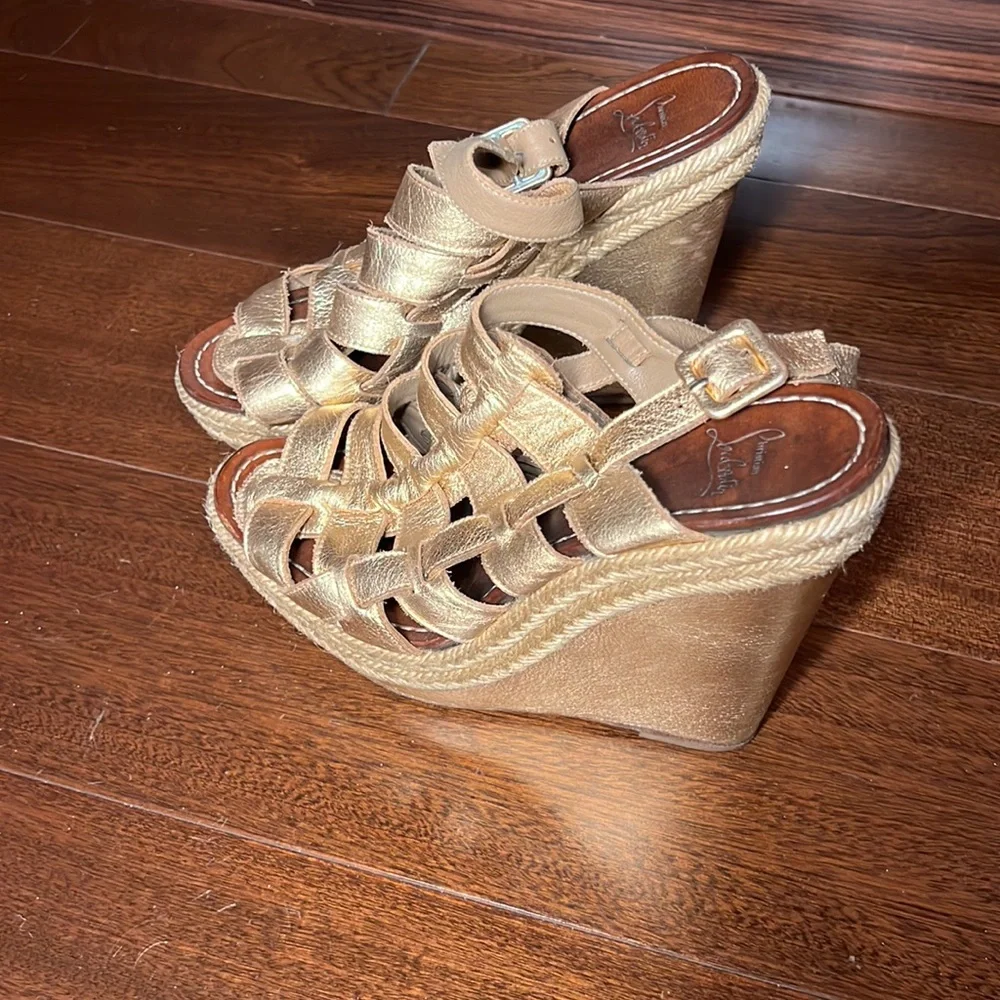 Christian Louboutin's gold wedge - Picture 2 of 4